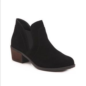 Me Too Zasper Chelsea Black Boot 7.5